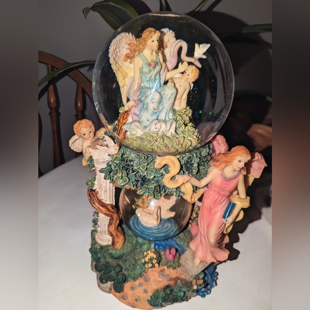 Secret Treasures Enchanting Angels Double globe